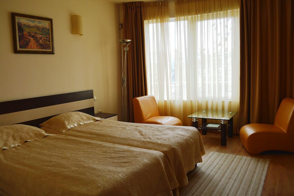 Avis Hotel 3*